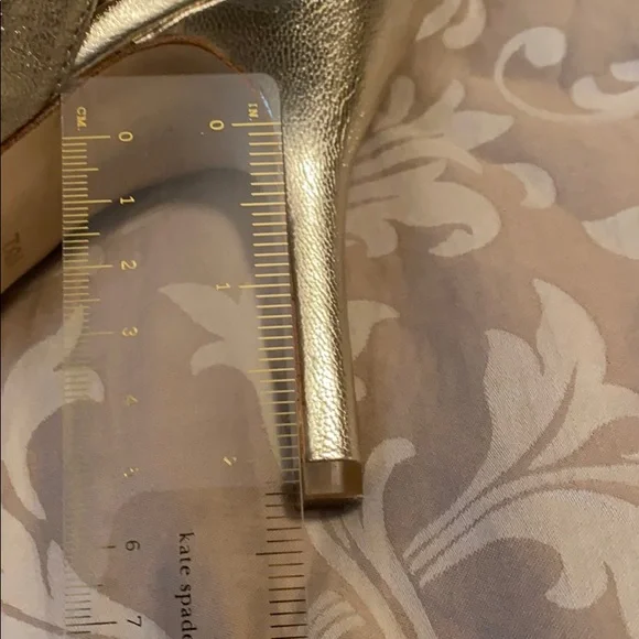 NWTs Michael Kors Gold Soft Leather Heels - Picture 3 of 6